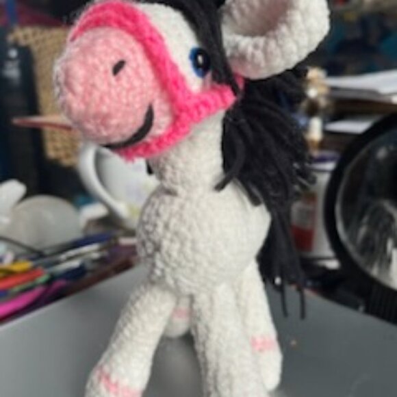 8" White Horse with black mane and tail - Picture 7 of 7